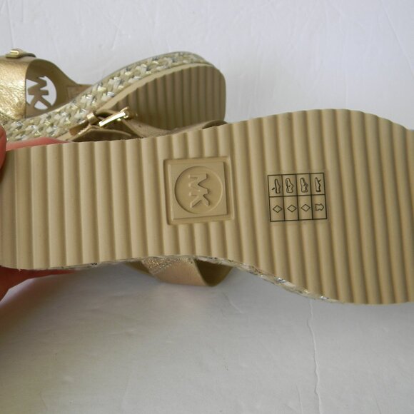 NEW Michael Kors Aubrey Cutout Leather Wedge Sandal Gold SANDAL SZ 8.5M - Picture 5 of 7